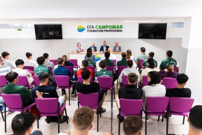 El consejero de Agricultura, Pesca, Agua y Desarrollo Rural, Ramón Fernández-Pacheco, ha visitado la Escuela Familiar Agraria EFA Campomar, Roquetas de Mar