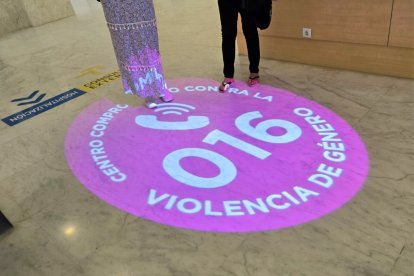 El descenso en las denuncias viene acompañado de más órdenes de protección.