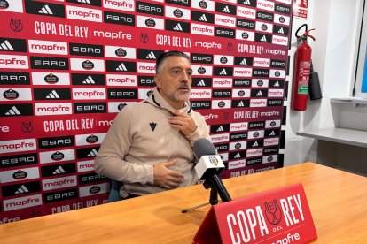 García Pimienta en la sala de prensa del Eliseo Pla.