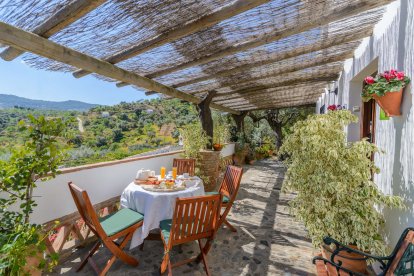 El turismo nacional tira al alza de las reservas en casas rurales de Almería