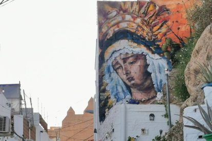 Mural de la imagen de la Soledad, a escasos metros de la muralla de Jairán, en el Cerro de San Cristóbal.