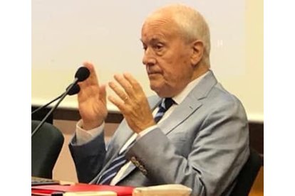 El virgitano Fermín Alcoba en un curso de verano.