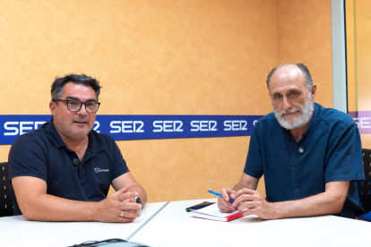 Eduardo Guirado durante la grabación de la cuarta entrega de la serie ‘La familia Agrupalmería’. El comercial de campo de esta empresa hortofrutícola desempeña su labor en el contacto directo con los agricultores vinculados a Agrupalmería.