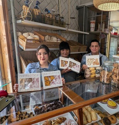 Las trabajadoras de la pastelería cafetería Cruz y García en Roquetas de Mar.