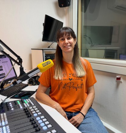 Esther Sánchez en los estudios de la SER, donde habló de su carrera y del proyecto del AVG 2008.