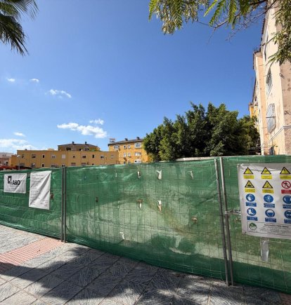 Inicio de las obras de un edificio de seis viviendas con piscina en la Rambla de Almería.