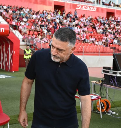 Pimienta mira al banquillo donde siempre encuentra buenas soluciones.