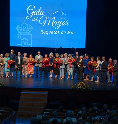 Cerca de 1400 personas celebran la Gala del Mayor en Roquetas.