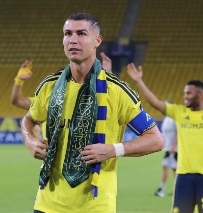 Cristiano Ronaldo con la bufanda de Arabia Saudí después de la victoria en la Champions de África este lunes.