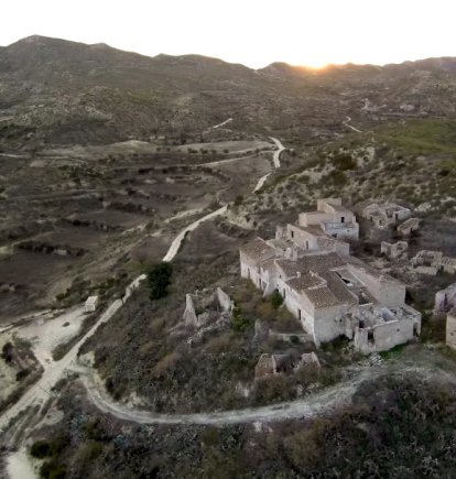 La barriada de Hueli, en el límite del Paraje Natural Karts en Yesos de Sorbas.