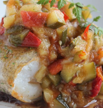 Bacalao con pisto de verduras.