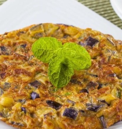 Tortilla de berenjenas. DEPOSITPHOTOS
