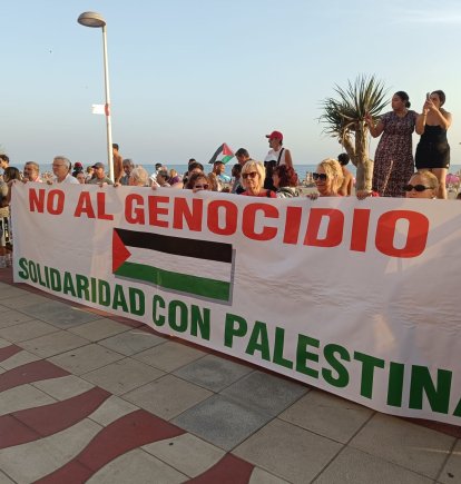 Cadena humana en Almería para pedir el 