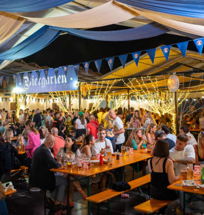 El gran ambiente del Oktoberfest en Almería el año pasado.
