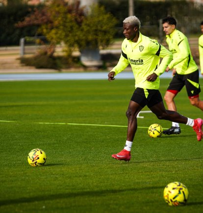 Patrick Soko en el entrenamiento del campo Anexo del Estadio de los Juegos Mediterráneos.