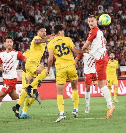 Rodrigo Ely es puro compromiso y muy querido por la grada del Estadio de los Juegos Mediterráneos.