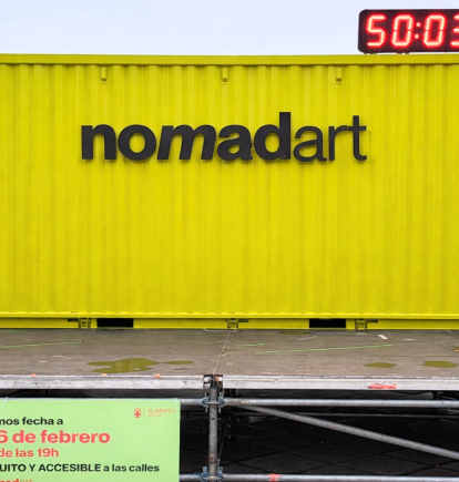 El contenedor amarillo de Nomadart en el mirador de la Rambla de Almería.
