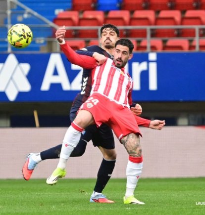 Dando la cara dentro y fuera se ha convertido en un jugador decisivo.
