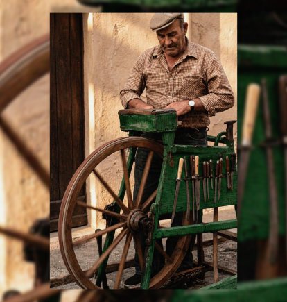 Silverio Vallecillo fue el último afilador que recorría las calles de Almería con una afiladora de pedal que había heredado de su abuelo.
