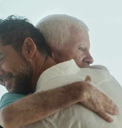El cantante almeriense David Bisbal junto a su padre.