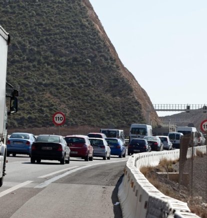 Imagen de archivo de colas en la Autovía A-7 a su paso por Almería.