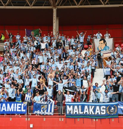 El Mediterráneo se llena de rojiblancos y seguidores de equipos rivales.