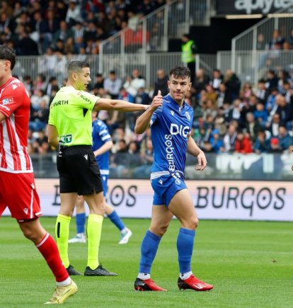 Lopy veía la décima amarilla en El Plantío de Burgos y no pudo jugar ante Las Palmas.