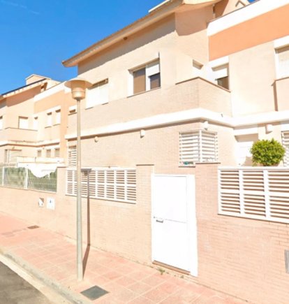 Chalet adosado en venta en Almería.