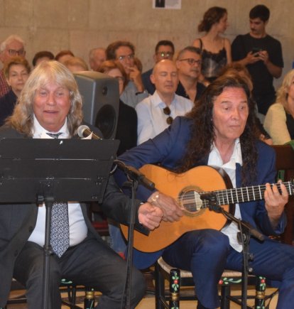 José Merced y Tomatito, interpretando el canto de entrada por tarantas