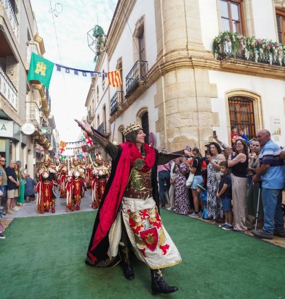 Así fue el espectacular Gran Desfile de Moros y Cristianos en Vera.