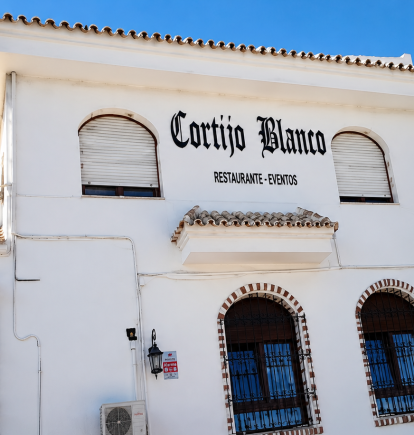 Cortijo Blanco, en La Mojonera, es uno de los bares destacados en el listado.
