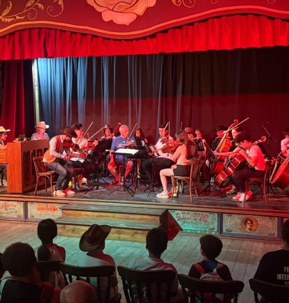 El Festival Internacional de Música de Sorbas transformó el The Yellow Rose Saloon de MiniHollywood en un escenario en el que sonaron algunas de las bandas sonoras más emblemáticas del cine del Oeste.