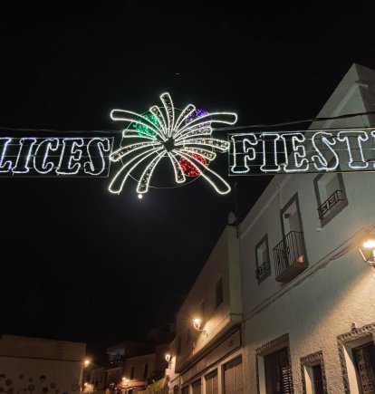 Decoración de luces en las calles de Abla