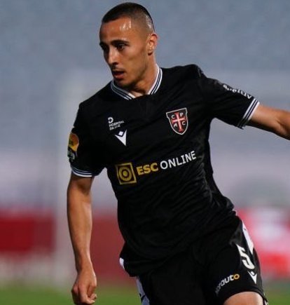 Lelo es un futbolista con experiencia en alta competición y tiene mercado.