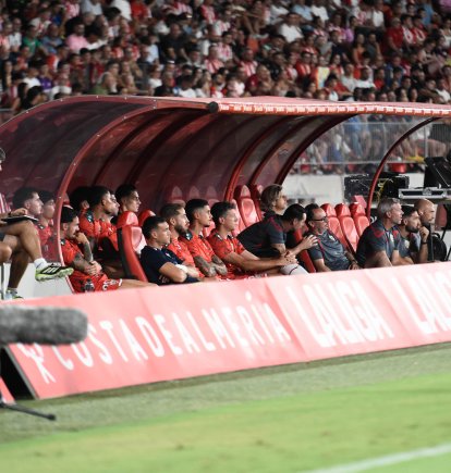 Nunca se vio un banquillo del Almería tan poblado de estrellas.