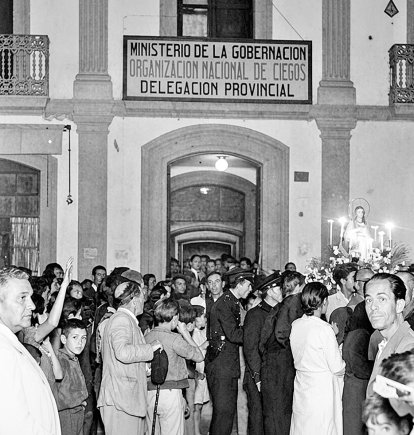 La imagen de Santa Lucía a las puertas de la sede de los ciegos, cuando estaba en el número 27 de la calle Obispo Orberá.