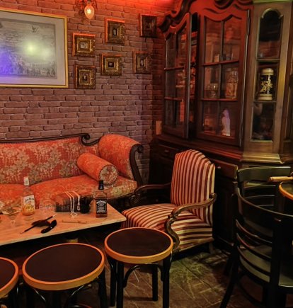 Una de las estancias del bar por dentro, ambientado en los años 20.