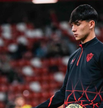 Joan Gázquez en su primera convocatoria con el primer equipo. Fue en Gijón en la temporada 2024-2025.
