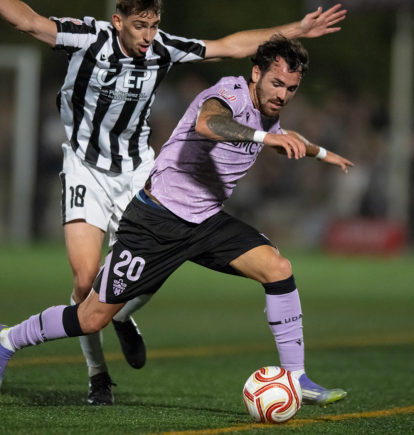 Álex Sola fue el dueño de la banda derecha en Castelló.