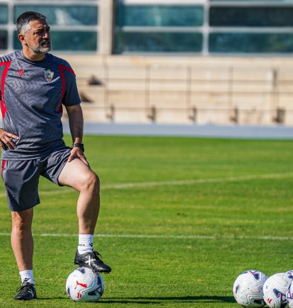 García Pimienta recupera a Mikel Vesga para la complicada visita al Eibar, que lleva 22 puntos, tres menos que el Almería.