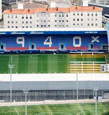 El campo de Ipurua, con capacidad para 8.050 espectadores, es uno de los más complicados para sumar de todo el fútbol español.