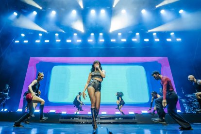 Aitana conquistó Roquetas de Mar en una noche marcada por el triunfo de España en la Euro.