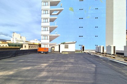 Mural de ilusión óptica ubicado en una de sus fachadas laterales.