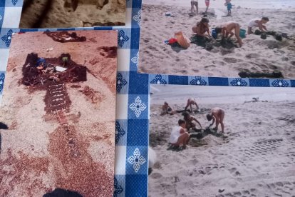 Los niños de la barriada haciendo castillos de arena, tradición desde los años 50.