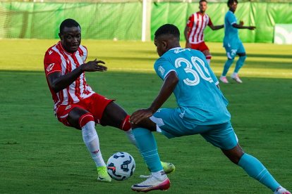 Patrick Soko dejó muy buenas sensaciones. Atacante rápido y con gol.