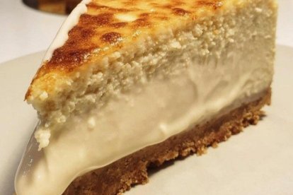 Una porción de tarta de queso elaborada en Flor de Queso