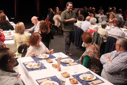 Una velada donde la divulgación histórica y cultural se fusionaron con la gastronomía.