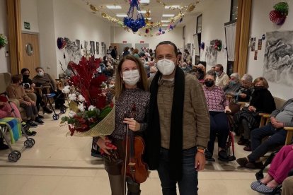 Actividades navideñas con los mayores de la residencia El Zapillo.