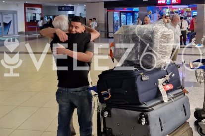 El presidente Fabián Berlanga fue el encargado de recibir a Lucas Robertone.