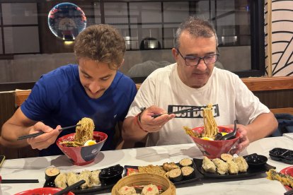 José Enrique y Francis en plena cena.
